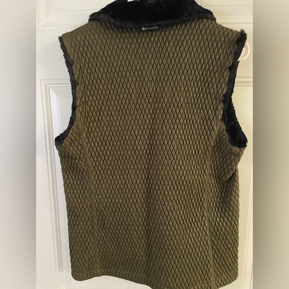 Large Columbia Quilted/Fleece Vest - Picture 2 of 5
